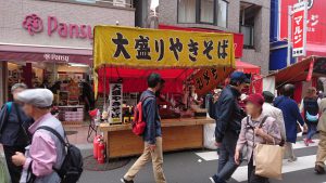 巣鴨地蔵通り商店街縁日焼きそば
